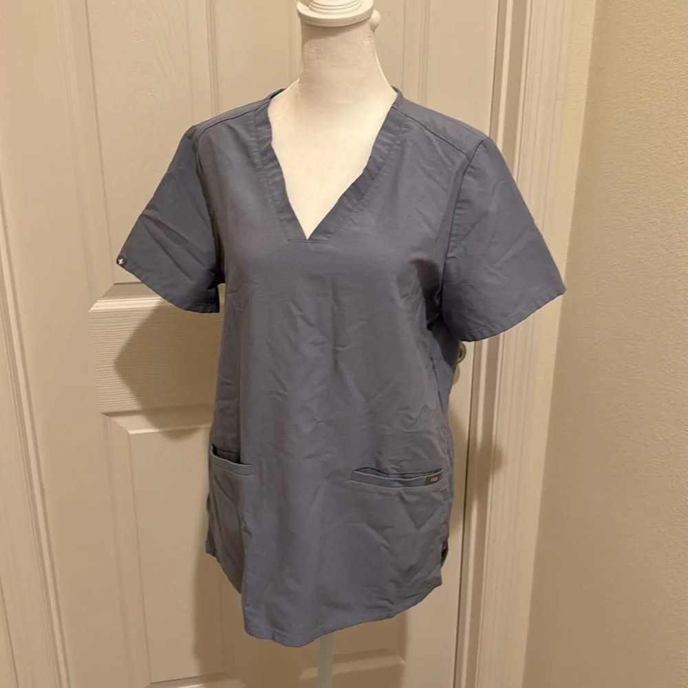 Figs Casma Three Pocket Scrub Top vapor blue technical collection - Picture 3 of 15